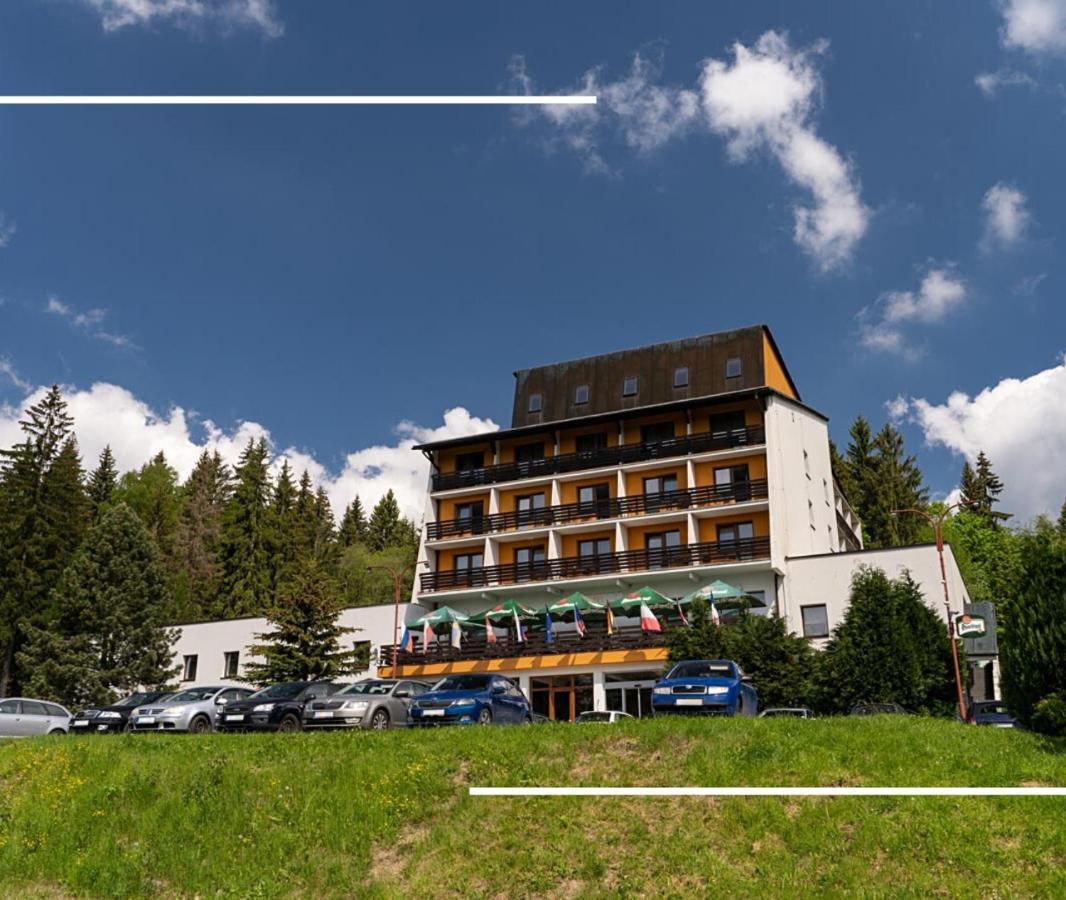 Hotel Kamzik *** Мала Моравка Екстер'єр фото